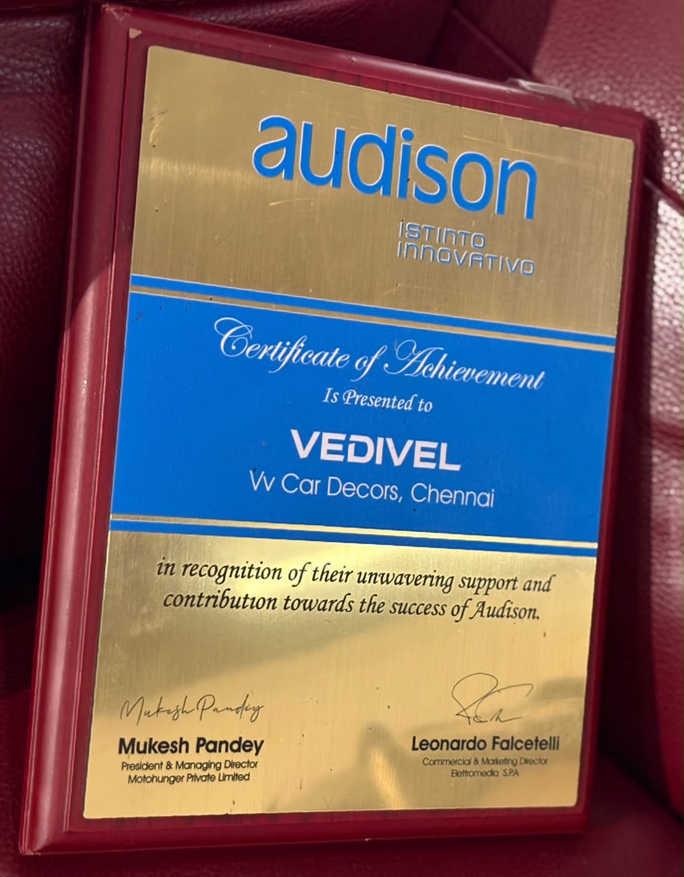 VV Cars Decors award